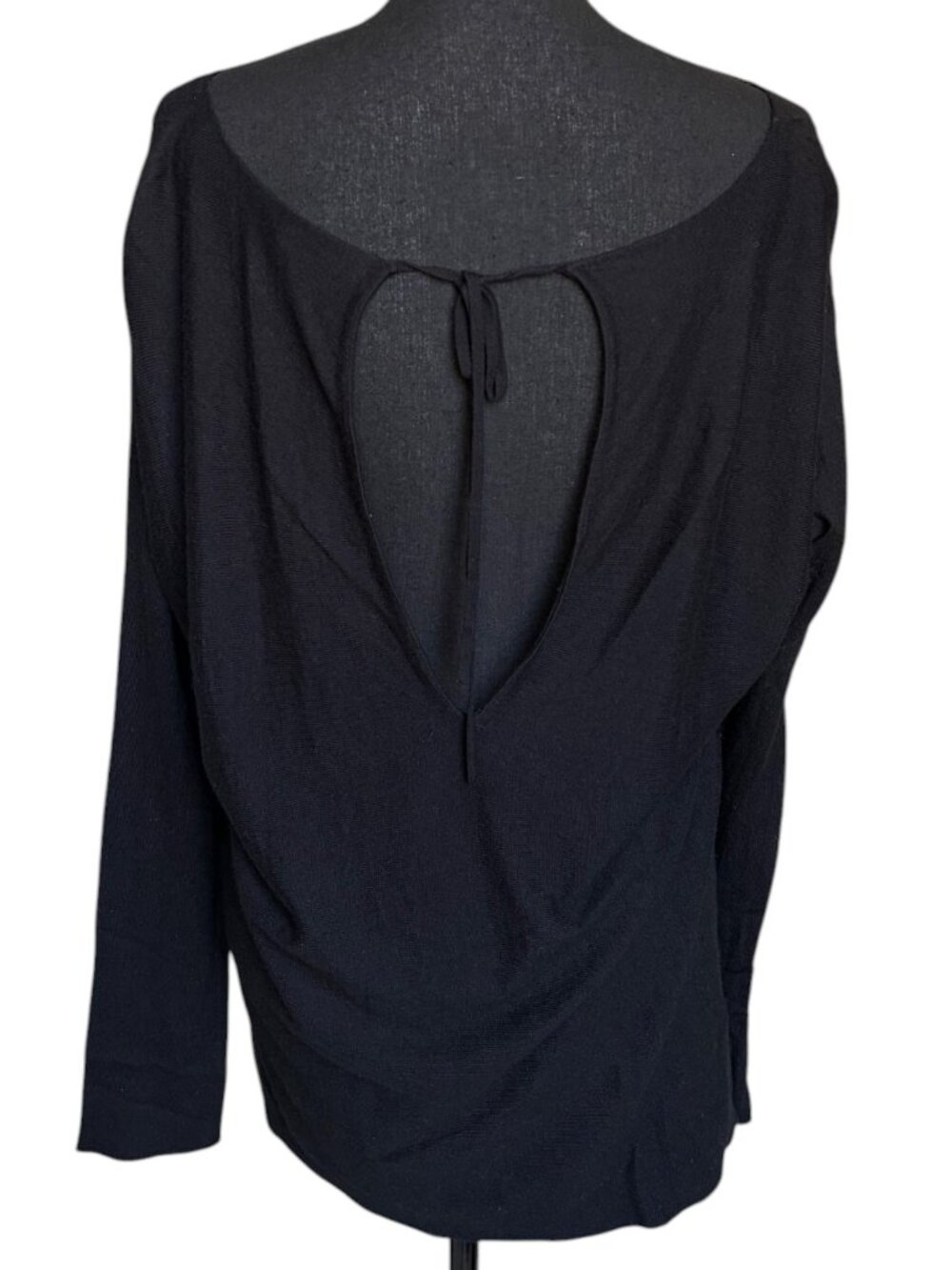 Vince Long-Sleeve Tunic with Back Key-Hole Detail (Black) - Large